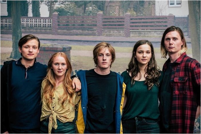(похожие, тьму, сериалов, держат, напряжении) Similar to Dark — 10 TV series that keep you in suspense every episode