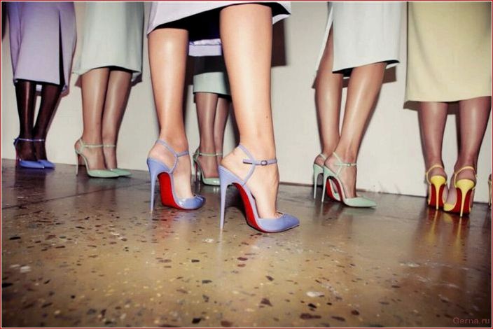 Why do girls wear high heels? Sexuality is harmful to health. girls, wear, high, heels, sexuality