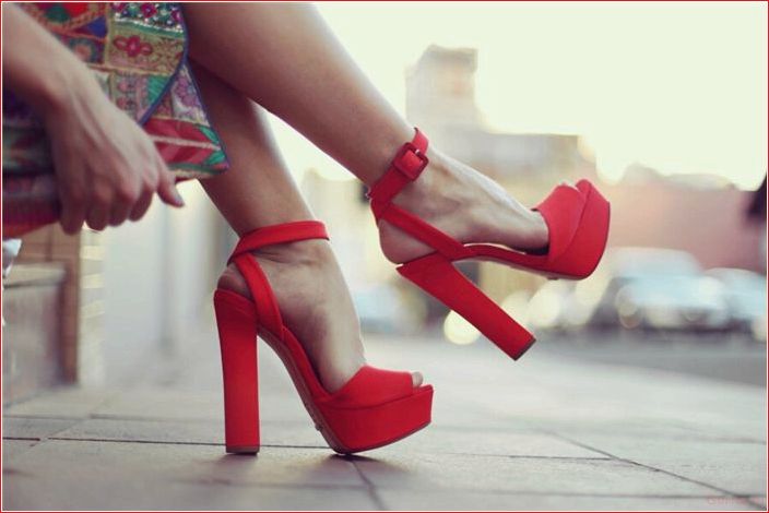 Why do girls wear high heels? Sexuality is harmful to health. girls, wear, high, heels, sexuality
