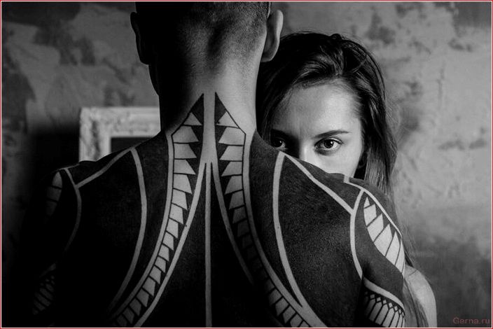 Если девушка подчиняется парню, нормальные ли это отношения? Girl, submits, to a guy, normal